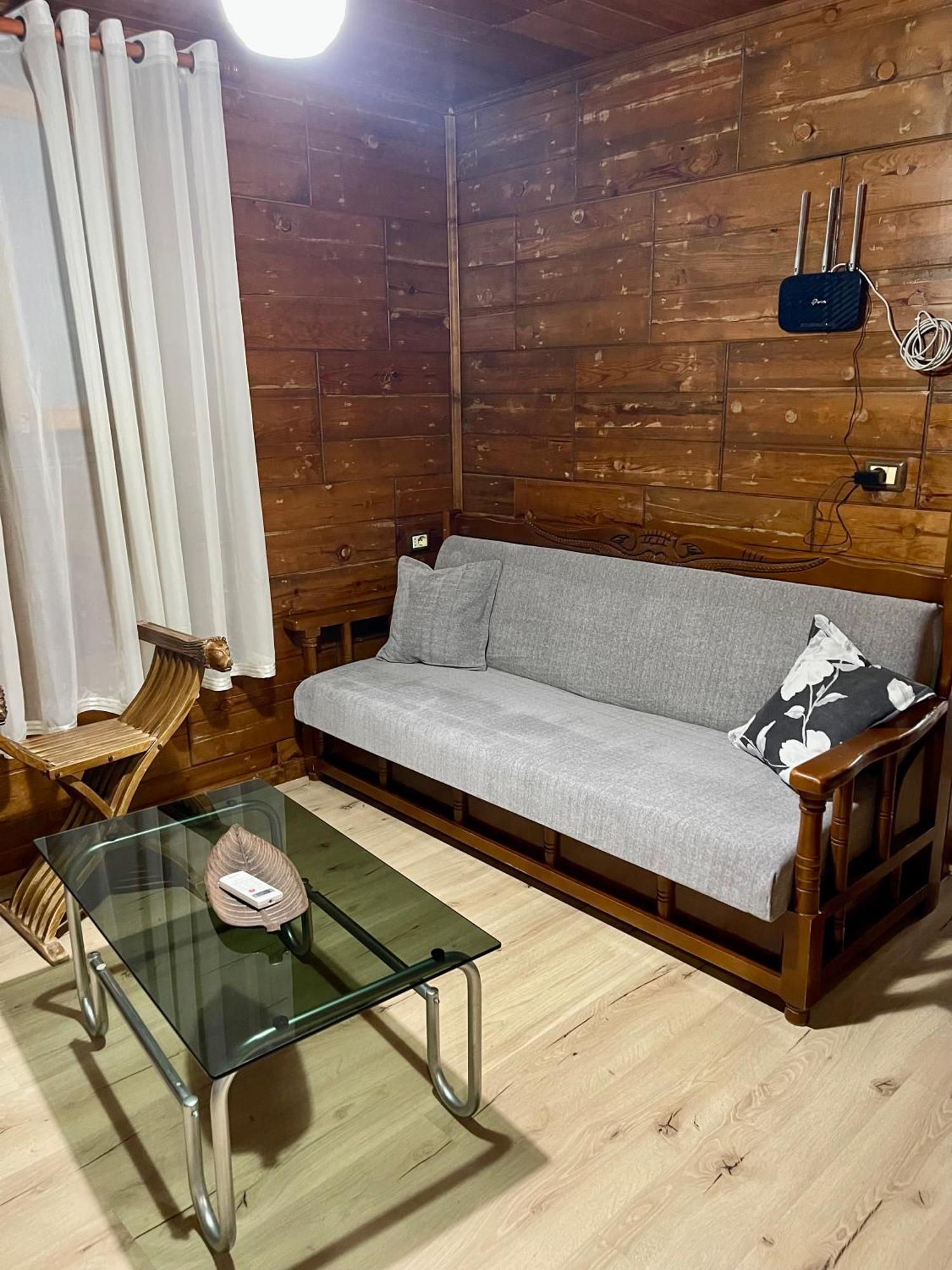Guest House Dea Вльора Екстер'єр фото